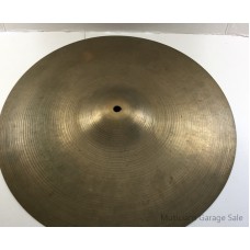 Cymbals : Zildjian 18” Medium Crash/Ride Cymbal